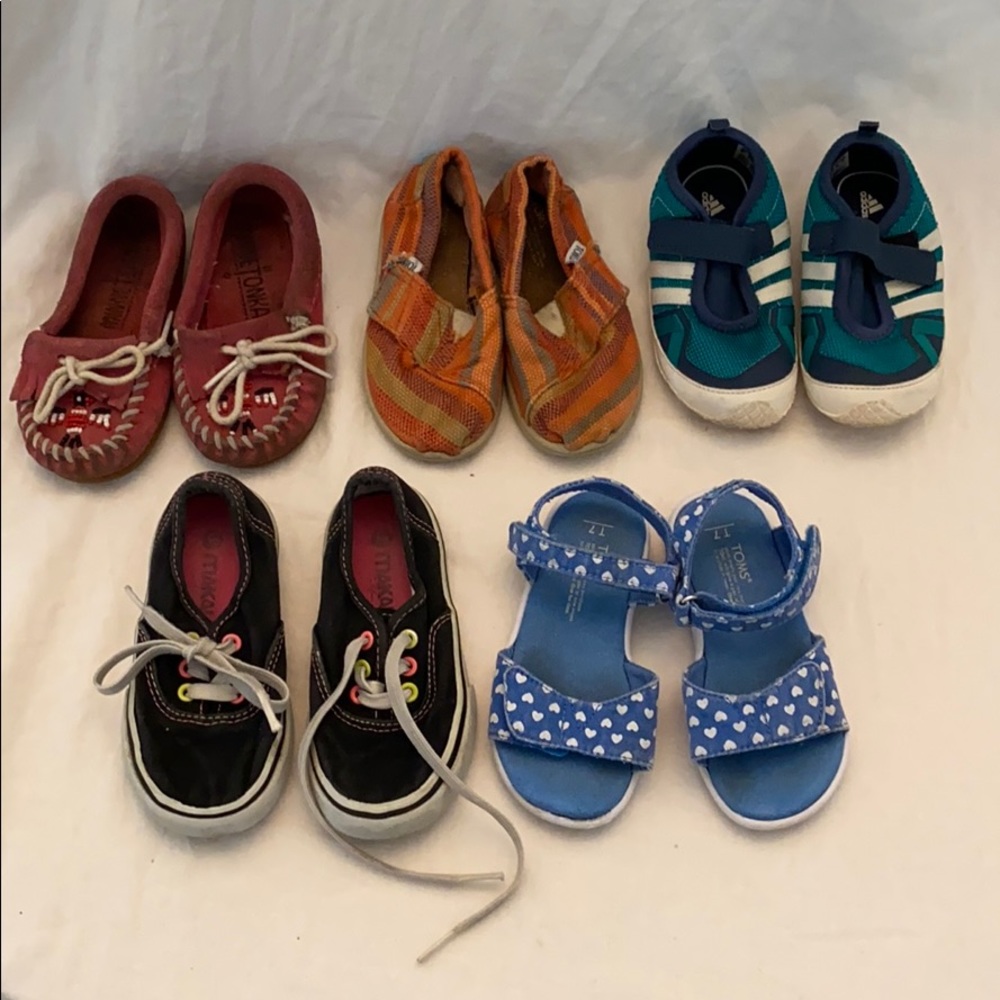 Bundle of Size 7T toddler shoes/sandals